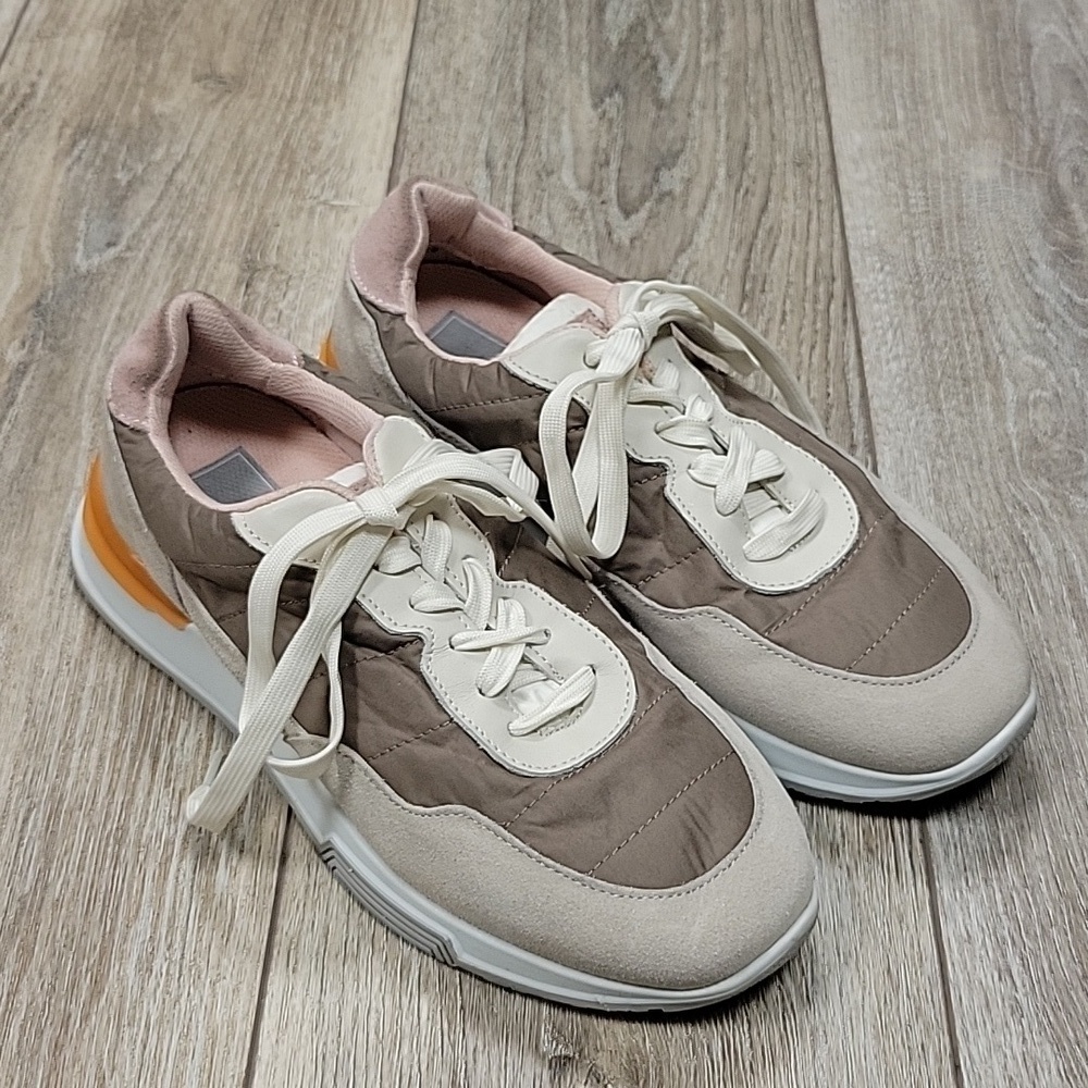 Dolce Vita Size 7 1/2 Evana Sneakers in Taupe